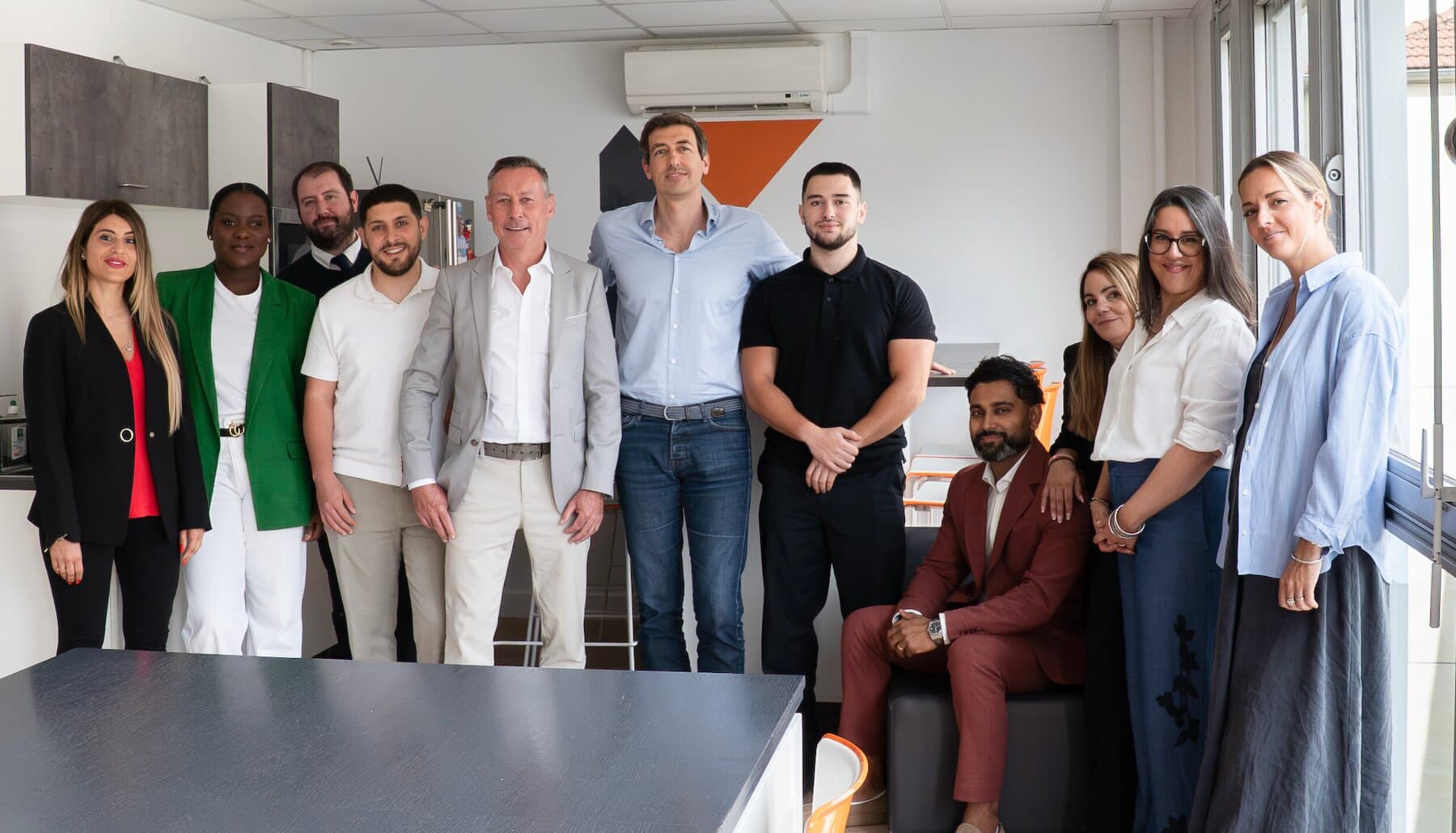 A equipa Clevermind reunida nas suas instalações